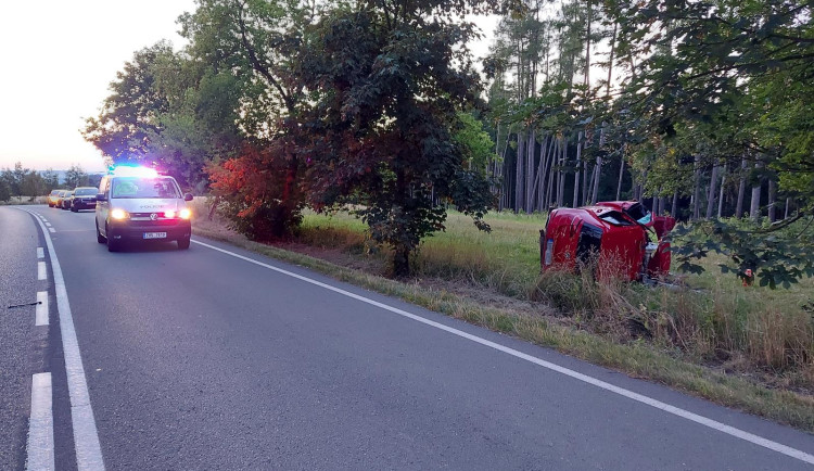 Při nehodě u Rychnova řidič spáchal dvojnásobnou vraždu a sebevraždu