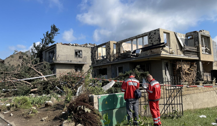 Soud potvrdil vězení pro mladíka, který po tornádu ukradl hasičům elektrocentrálu