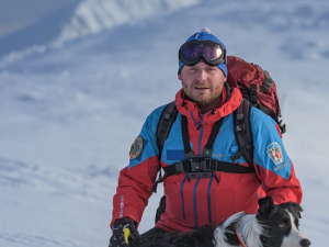Desítky horských záchranářů v Krkonoších nacvičují záchranu lidí z lavin