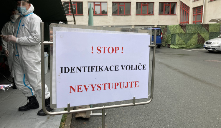 O volbu prezidenta lidé v karanténě neměli zájem. V Hradci Králové nevolilo ani osm lidí