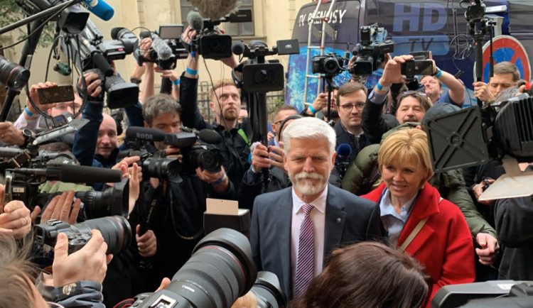 Jsou sečteny dvě třetiny okrsků. Vede Andrej Babiš před Petrem Pavlem