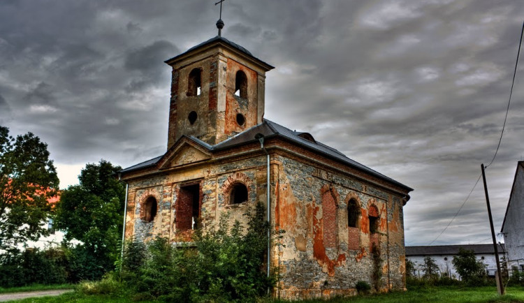 Obyvatelé Habřiny chtějí obnovu kostela na vrchu Chloumek. Rozhodli o tom v referendu
