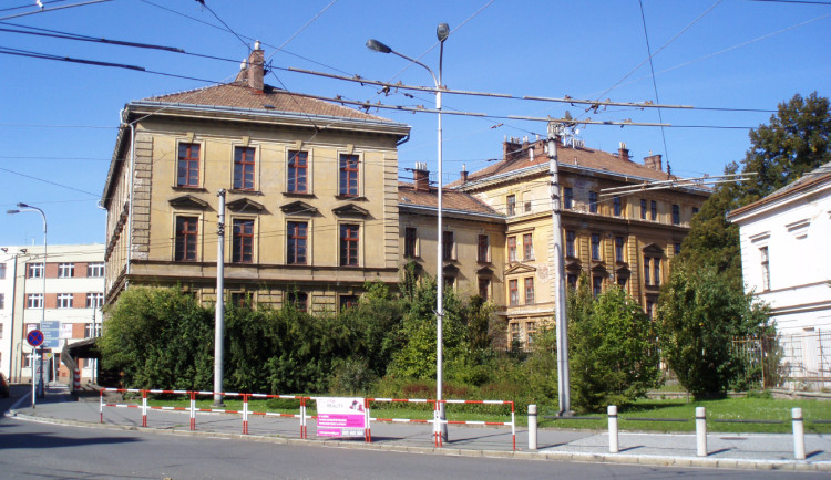 Hradecký kraj chystá opravu Vrbenského kasáren za 750 milionů