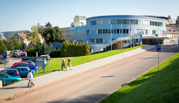 V areálu nemocnice Náchod by mohla na podzim začít přestavba jednoho z pavilonů