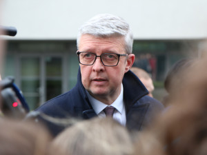 Začalo sčítání hlasů. Petr Pavel průběžně poráží Andreje Babiše