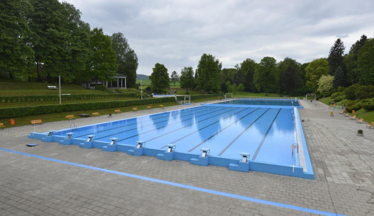 Dvůr Králové bude rekonstruovat 90 let staré koupaliště. Pomoct má nová pracovní skupina