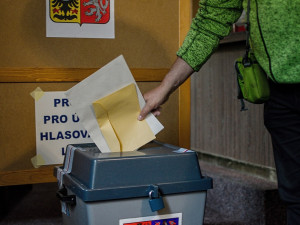 Vláda projedná zákony na úpravu voleb. Hlasovat by se mohlo jen jeden den