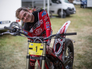 Martin Matějíček při moto trialu
