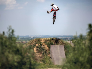 Martin Matějíček při moto trialu
