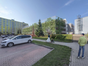 Parkovací dům na Zelené Louce nechceme, zní od některých obyvatel Trutnova. Město si za stavbou stojí