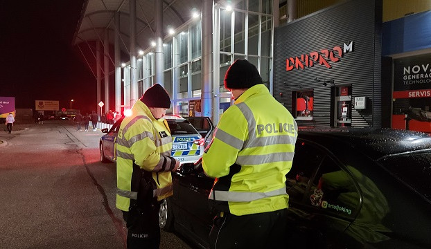 O víkendu se v Hradci Králové konal tuning sraz. Policie rozdala pokuty za sto tisíc korun.