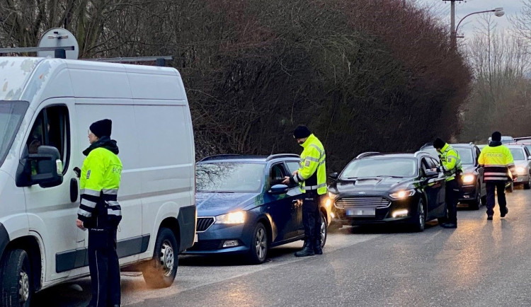 Policie uspořádala dopravně bezpečnostní akci, během které zkontrolovala 700 řidičů. Zaměřili se na alkohol