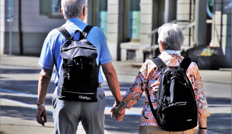 PRUZKUM: 73 procent Čechů se bojí, že se o sebe ve stáří nepostarají