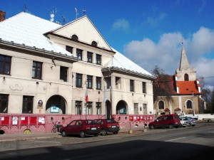 Obyvatelé Opatovic odmítli stavbu průmyslové haly, obec se teď musí za ně postavit a jednat