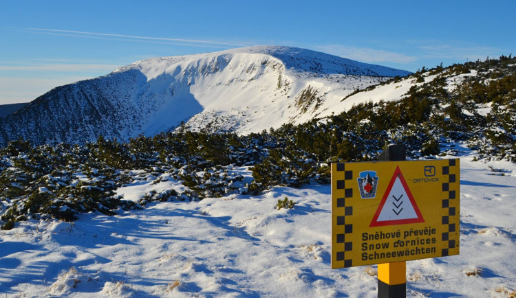 V Krkonoších po sněžení stouplo nebezpečí lavin na nejzrádnější třetí