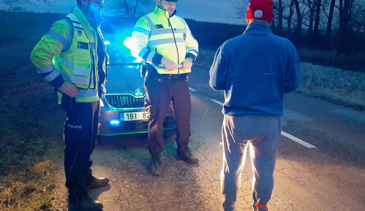 Nešťastné ráno na jižní Moravě. Auta srazila tři chodce