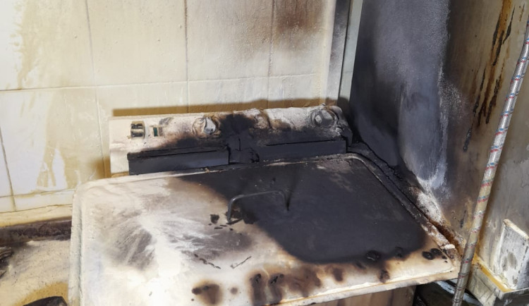 Provozovatel restaurace zachoval chladnou hlavu. Požár uhasil dřív, než se rozšířil