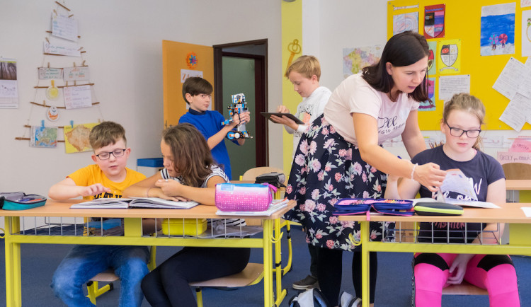 Základními školami v Hradci prošlo pět stovek Ukrajinců, zůstává jich necelých čtyři sta