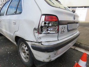 Policie řeší opilce za volantem. Jeden naboural pět aut a skončil na záchytce