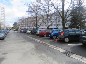 Policie řeší opilce za volantem. Jeden naboural pět aut a skončil na záchytce