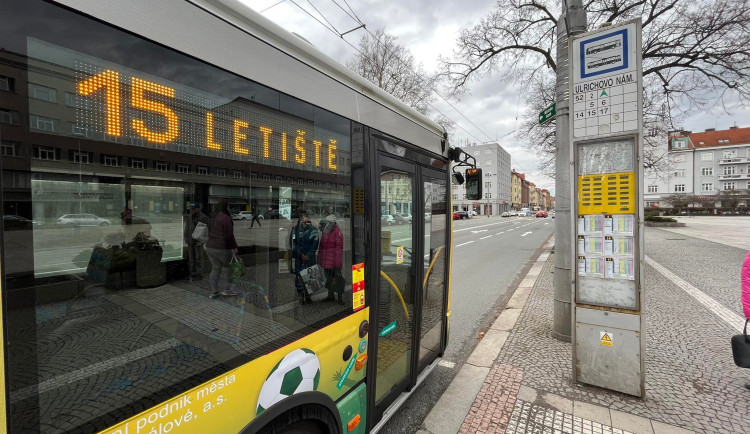 Některé elektronické označníky na zastávkách MHD nefungují. Náhradní díly už se nevyrábí