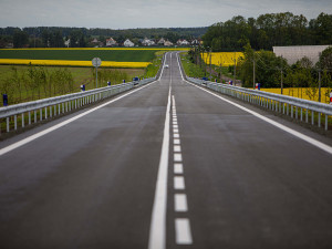 Hradecký kraj chce opravit přes 93 kilometrů silnic a 13 mostů. Z rozpočtu vyčlenil 1,7 miliardy korun