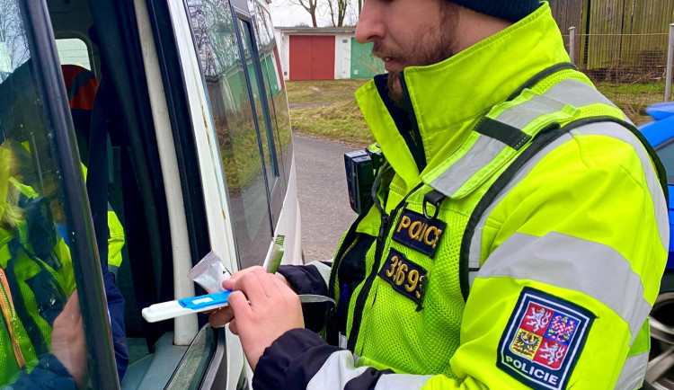 Policie na Jičínsku zastavila dva řidiče. Jeden byl na kokainu, druhý na pervitinu