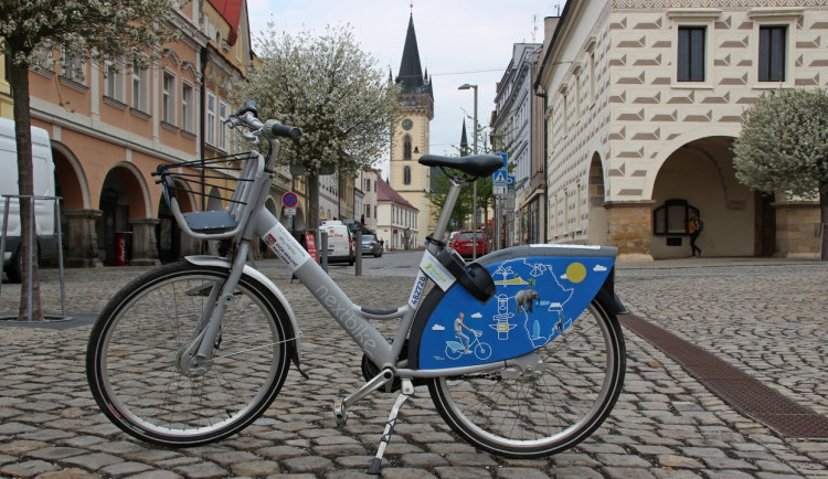 Projekt sdílených kol bude ve Dvoře Králové nad Labem pokračovat