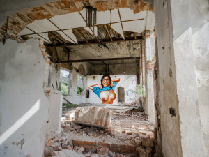 Kontroverzní malba nahé ženy budí emoce. Dokumentuji obsah sociálních sítí, říká její autor