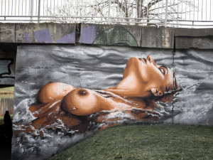 Kontroverzní malba nahé ženy budí emoce. Dokumentuji obsah sociálních sítí, říká její autor