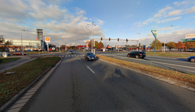 ANKETA: Nejnebezpečnější křižovatka v Hradci Králové je u OBI. V čem řidiči nejčastěji chybují?