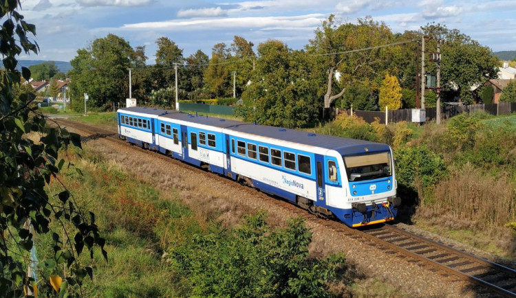 Na trase Lázně Bělohrad - Stará Paka přestaly ráno jezdit vlaky