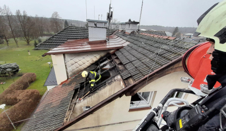 V Borohrádku na Rychnovsku hořela půda městského úřadu