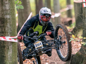 Po nehodě na kole skončil na vozíku, v adrenalinovém sportu ale pokračuje dál. Freerieder Michal Kosík rychlost prostě miluje