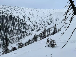 V Krkonoších dnes kleslo lavinové nebezpečí na nejnižší první stupeň z pěti