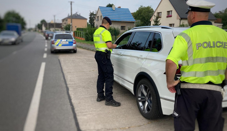 Opilá řidička porušila vše, co mohla. Upozornila na sebe rychlou jízdou