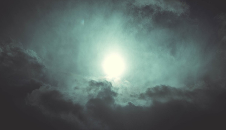 Prodloužený víkend bude pod mrakem s teplotami do deseti stupňů. V pondělí pršet nebude