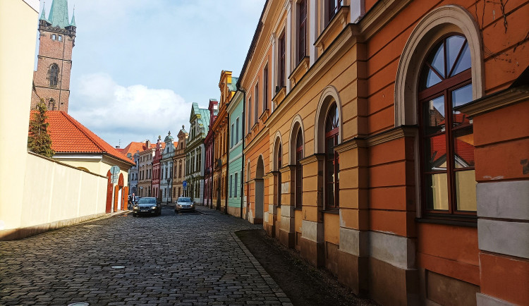 Hradec Králové zjednoduší cyklistům jízdu v centru, bude rušit parkovací místa