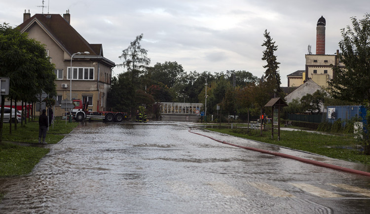 Meteorologové varují před vydatným deštěm. Na Hradecku budou stoupat hladiny řek