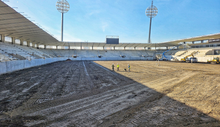 V minulém roce Hradec Králové nejvíc zaplatil za stadion. Nákladná byla i nová lávka nebo Střezina