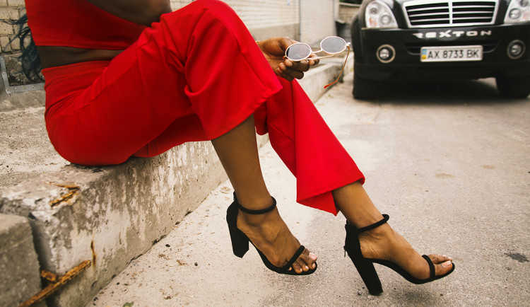 Černé sandály - 5 pohodlných a trendy modelů