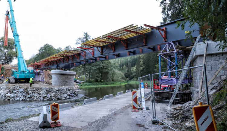 Oprava tří mostů do Špindlerova Mlýna se nejspíš odloží. Jde o jedinou cestu do horského střediska