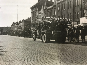 Obávané "kaťuše" u kina Centrál. Foto V. Sekal