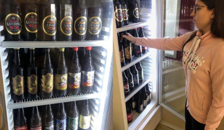 Jihomoravská nemocnice láká dárce krve na lahváče. Přišlo sedmdesát lidí