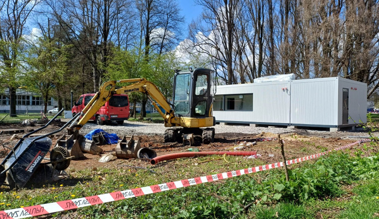 V centru Budějc instalují novou kavárnu, fungovat bude od léta