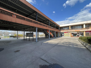 Co s polorozpadlou obchodní pasáží Hvězda v Hradci Králové? Ptali jsme se zastupitelských klubů