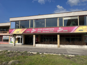 Co s polorozpadlou obchodní pasáží Hvězda v Hradci Králové? Ptali jsme se zastupitelských klubů