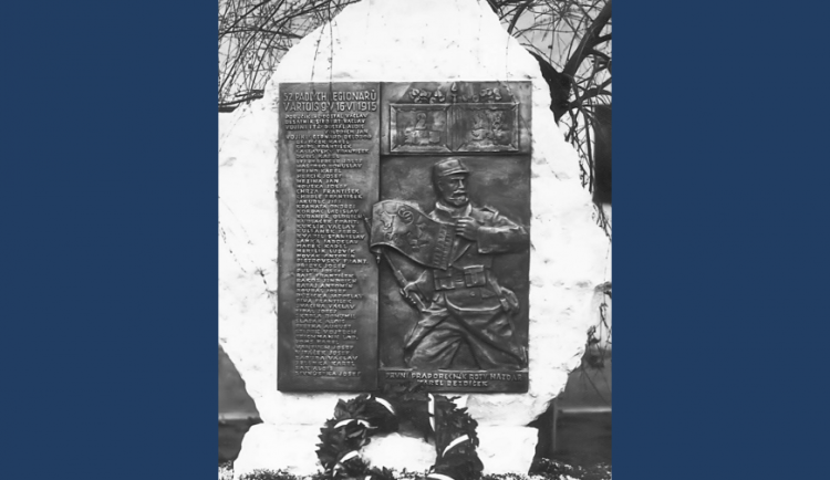 Trutnov po 85 letech obnoví památník legionářům s historickou pamětní deskou