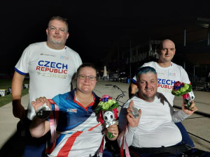 Olympijská vesnice v Tokiu- trenér Vladimír Brada, Šárka Pultar Musilová, David Drahonínský,