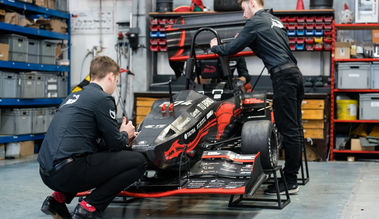Brněnští studenti pošlou na závody formuli bez pilota